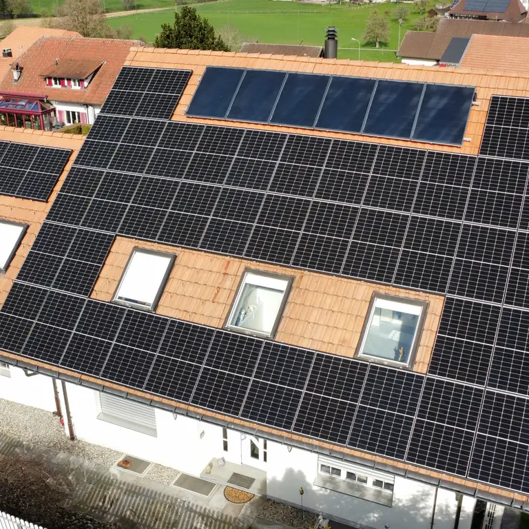 Banner Referenzprojekt Lüterswil Photovoltaikanlage & Solarthermieanlage